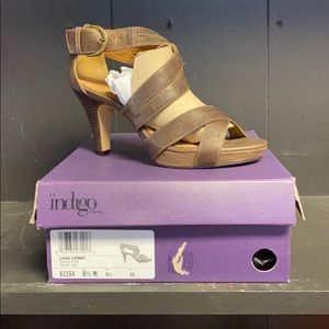 Clarks indigo Luna Comet